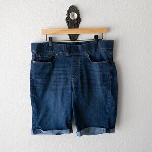 Levi's Signature Totally Shaping Bermuda Shorts | Size 16 Pull-On Stretch Denim